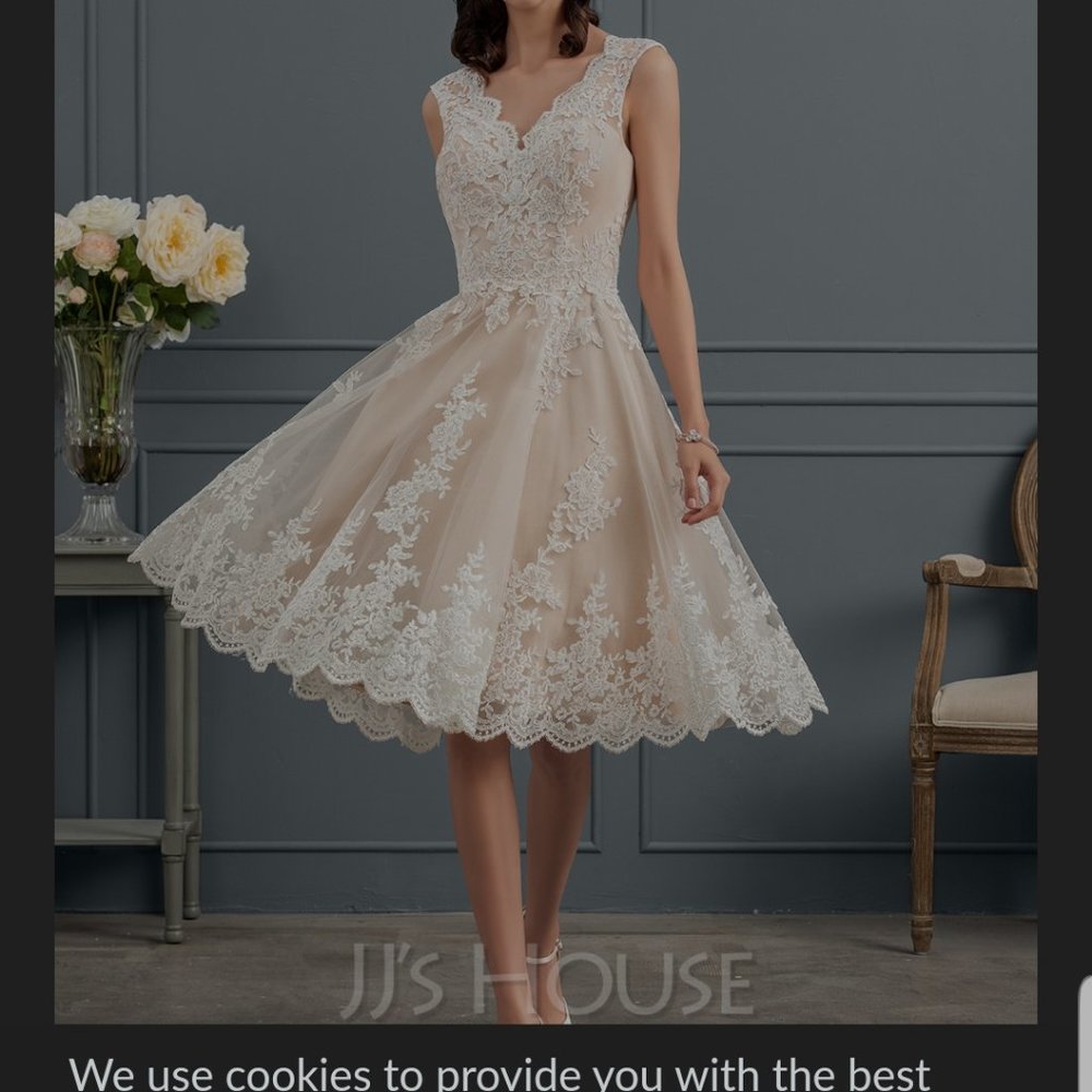 V-neck Knee-Length Tulle Lace Wedding Dress